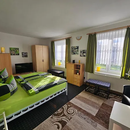 Und Strausswirtschaft Im Weinberg 프레이버그